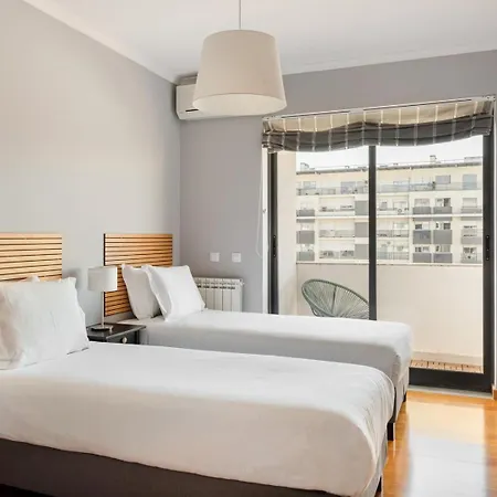 Elegant Flat In Benfica - 10 Min To Center Daire
