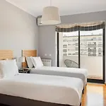 Elegant Flat In Benfica - 10 Min To Center شقة