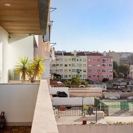 Elegant Flat In Benfica - 10 Min To Center Apartment