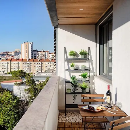 Elegant Flat In Benfica - 10 Min To Center Lisbon