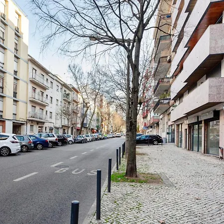 Elegant Flat In Benfica - 10 Min To Center * Lisbona