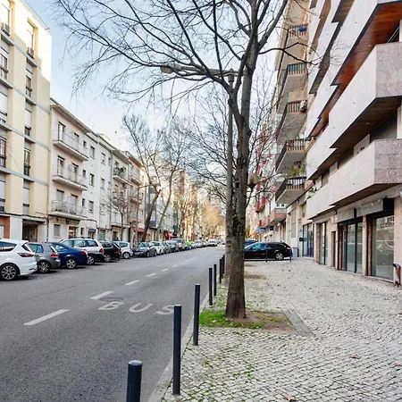 Elegant Flat In Benfica - 10 Min To Center Lisbona