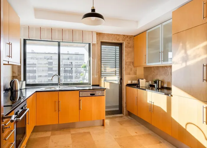 Elegant Flat In Benfica - 10 Min To Center Apartamento *