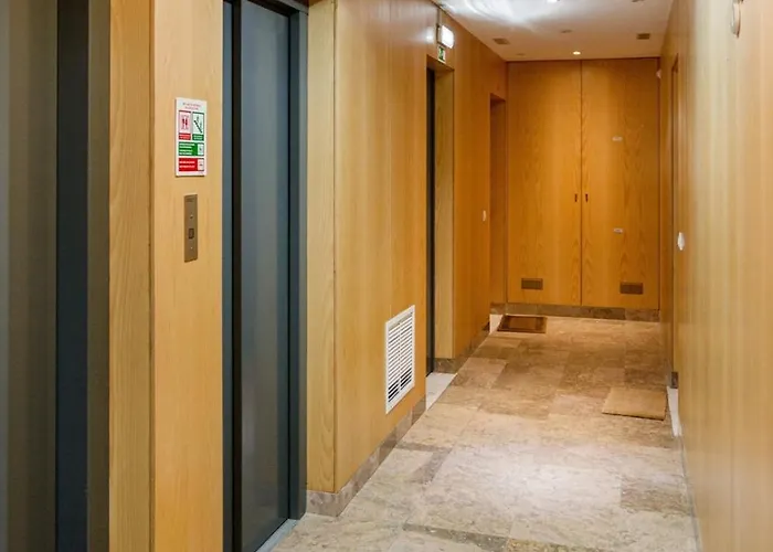 Elegant Flat In Benfica - 10 Min To Center Lisboa