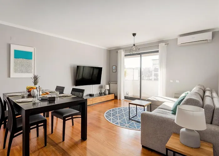 Elegant Flat In Benfica - 10 Min To Center