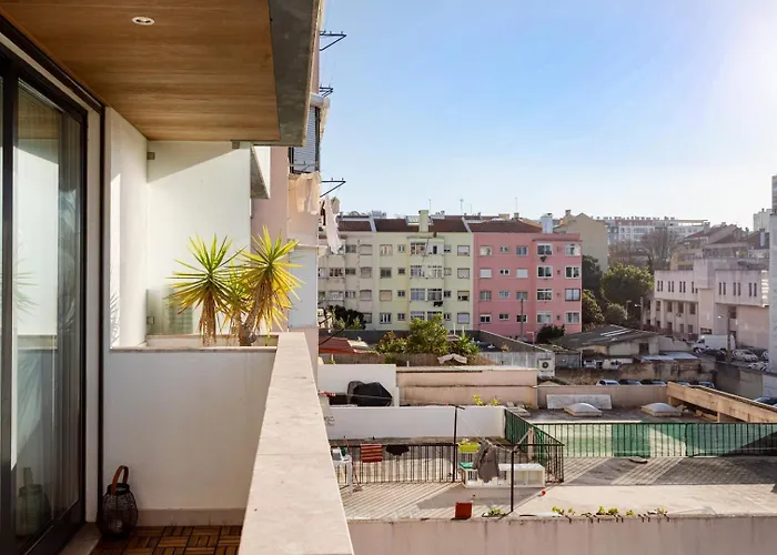 Elegant Flat In Benfica - 10 Min To Center Apartment