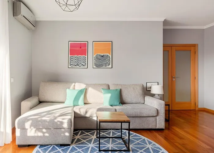 Elegant Flat In Benfica - 10 Min To Center דירה ליסבון