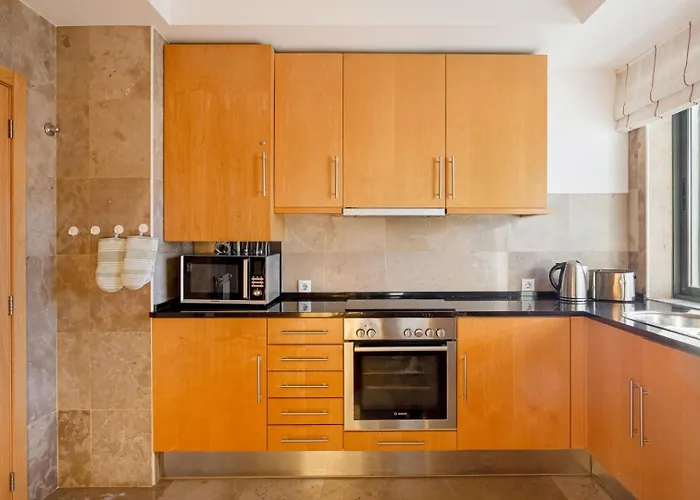 Elegant Flat In Benfica - 10 Min To Center